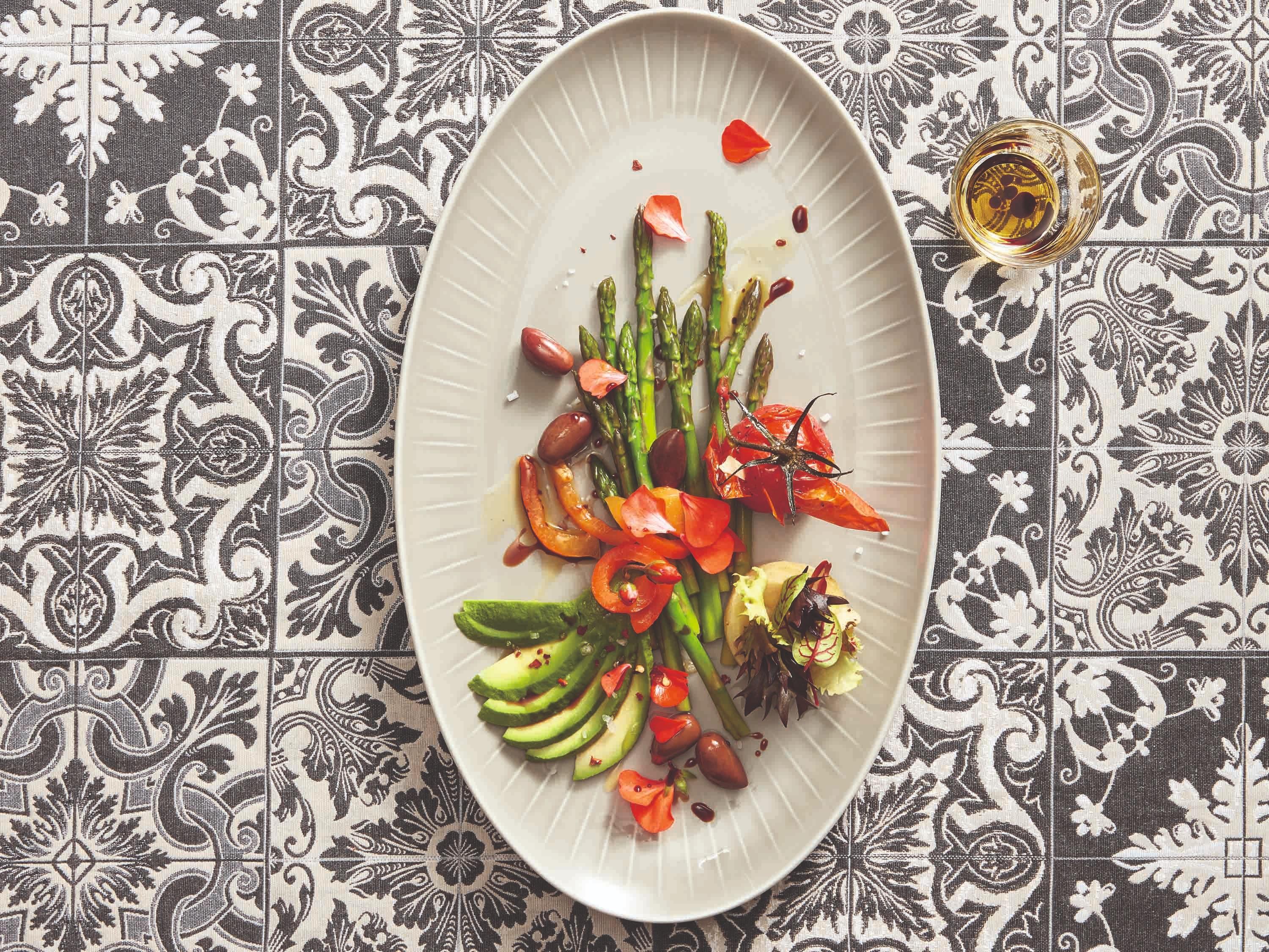Moevenpick Hotel Istanbul Asia Airport Ngoại thất bức ảnh A plate of asparagus and artichoke