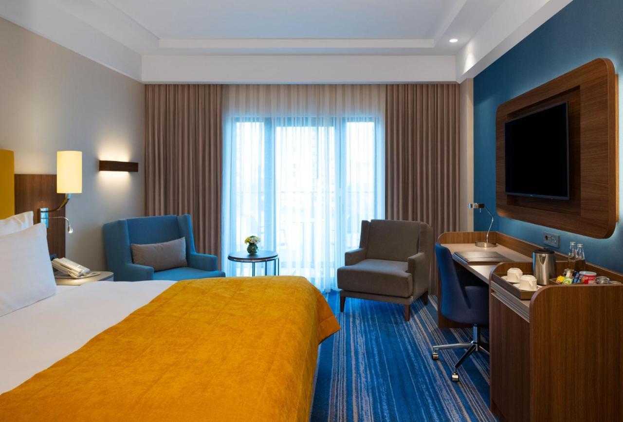 Moevenpick Hotel Istanbul Asia Airport Ngoại thất bức ảnh A room at the Holiday Inn Express in London
