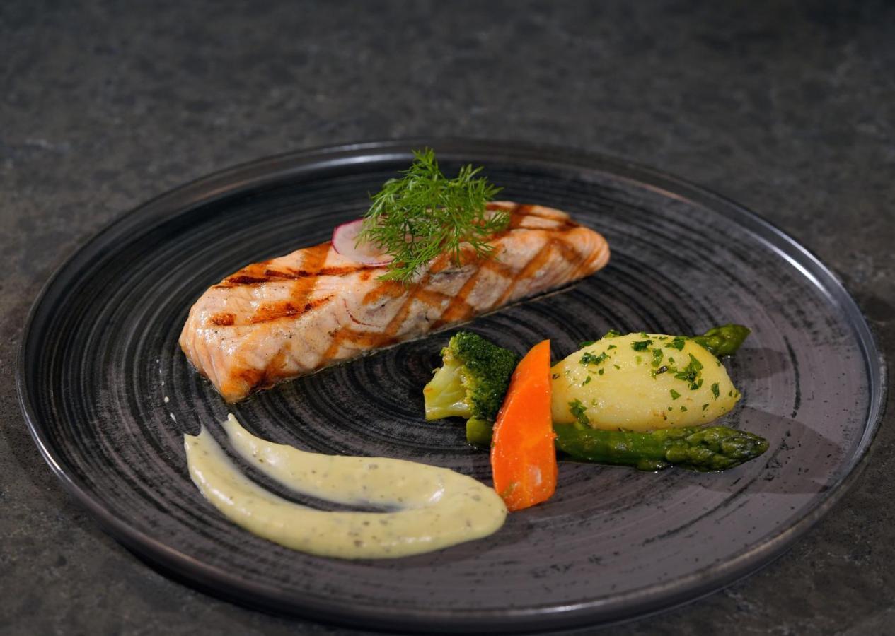 Moevenpick Hotel Istanbul Asia Airport Ngoại thất bức ảnh Salmon steak