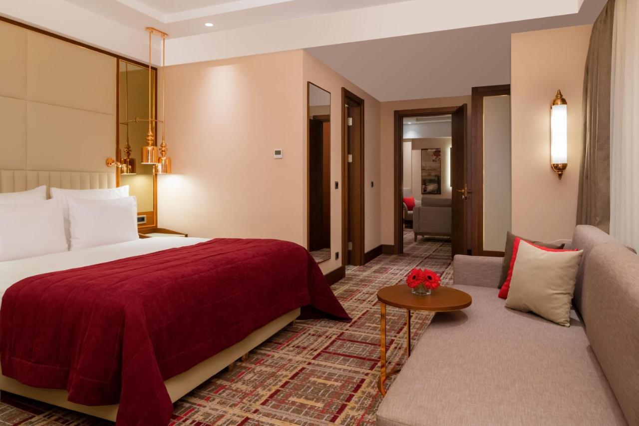 Moevenpick Hotel Istanbul Asia Airport Ngoại thất bức ảnh A room at the Taj Mahal Palace