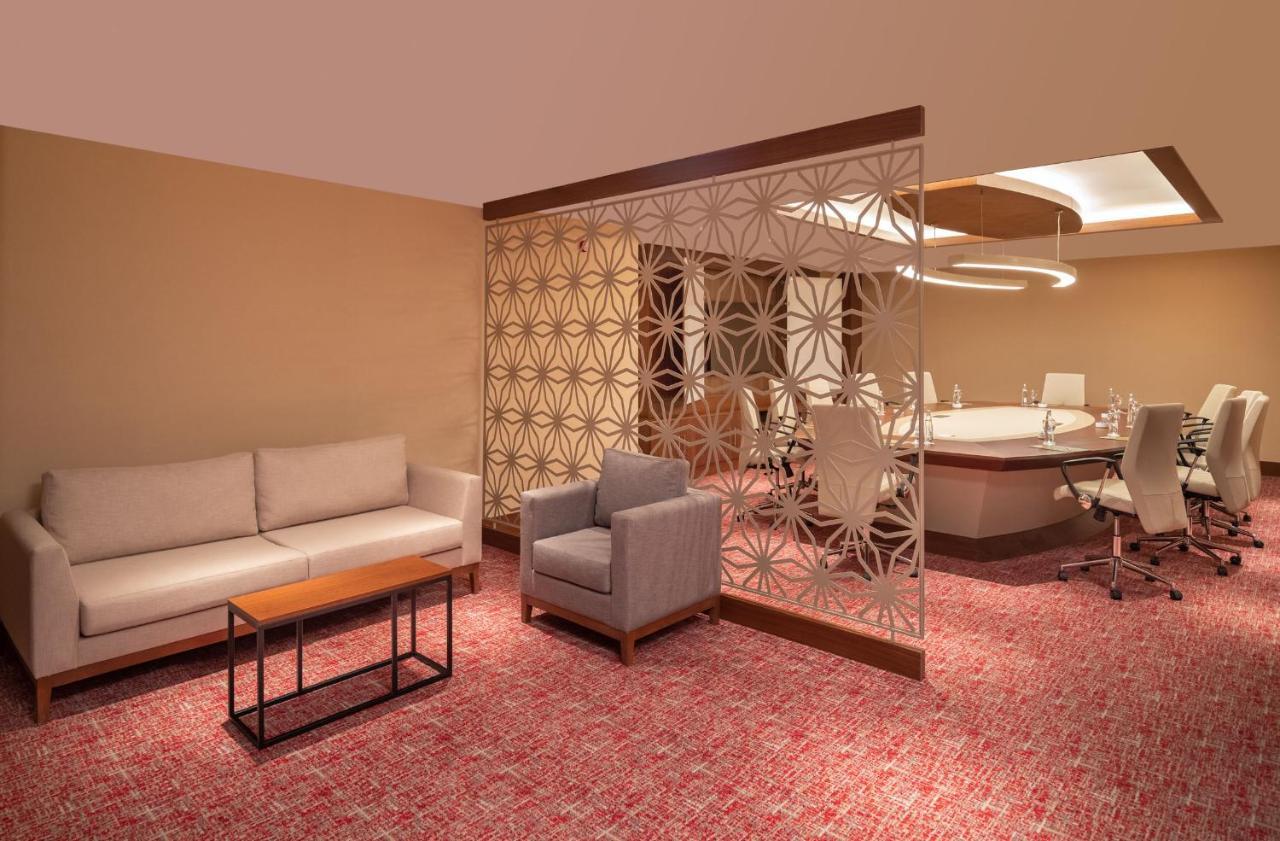 Moevenpick Hotel Istanbul Asia Airport Ngoại thất bức ảnh A suite at the airport