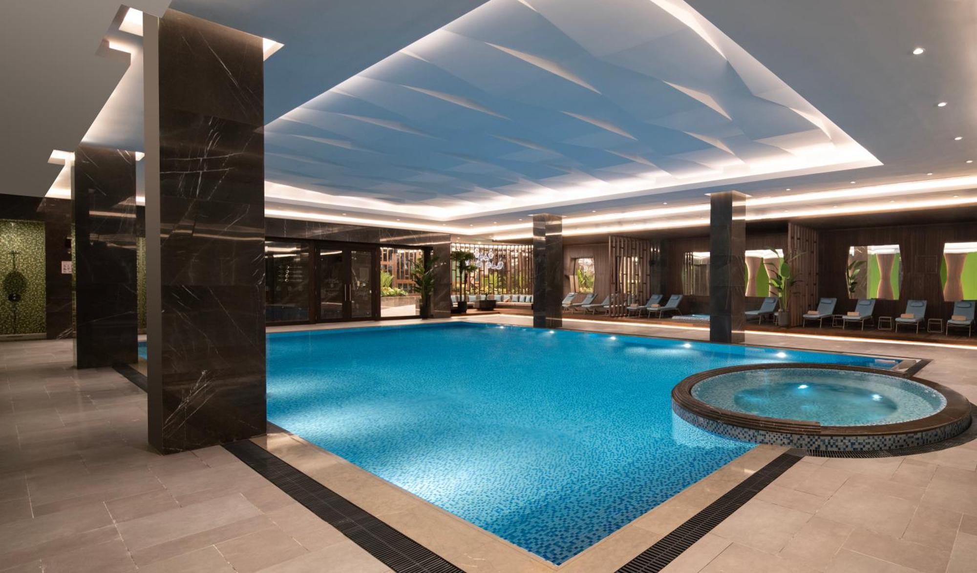 Moevenpick Hotel Istanbul Asia Airport Ngoại thất bức ảnh The swimming pool at the hotel