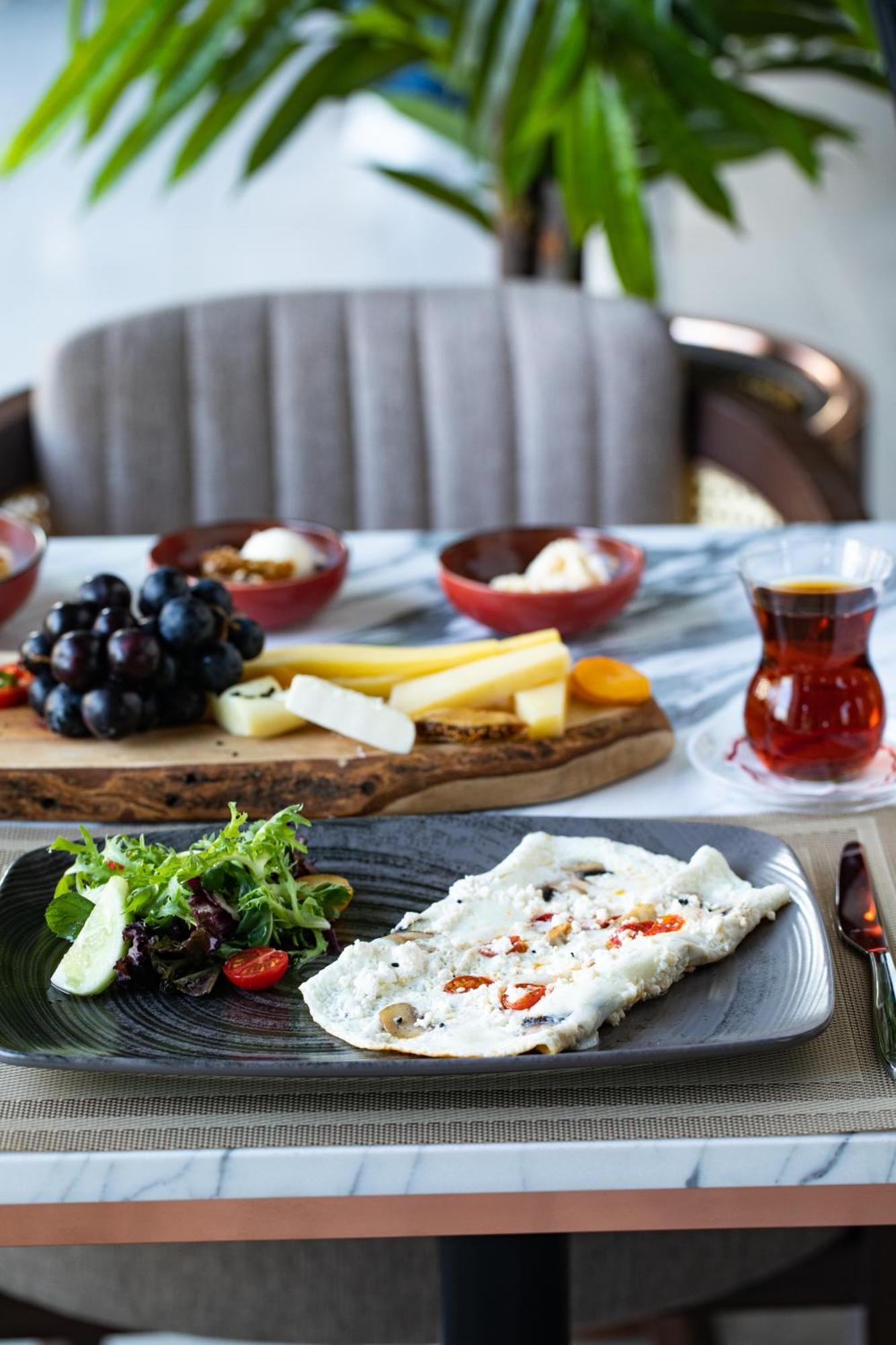 Moevenpick Hotel Istanbul Asia Airport Ngoại thất bức ảnh Turkish breakfast